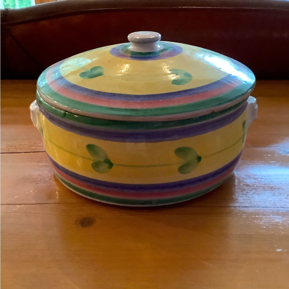 CALECA. CERAMIC CASSEROLE DISH & LID POTTERY. 8” x 4”.